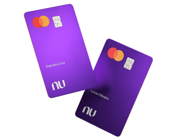Dois cartões roxinhos do Nubank flutuando